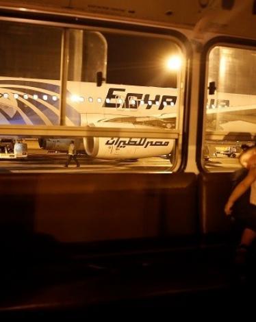 أكد وزير النقل الروسي، مكسيم سوكولوف أن السلطات المصرية لم تبلغ موسكو رسميا، بعدم قبول المقترح الروسي الذي ينص على وجود خبراء روس بصفة مستمرة في المطارات المصرية.  وقال الوزير في مؤتمر صحفي أمس ردا على سؤال حول ما إذا كانت السلطات المصرية تعارض وجود الخبر