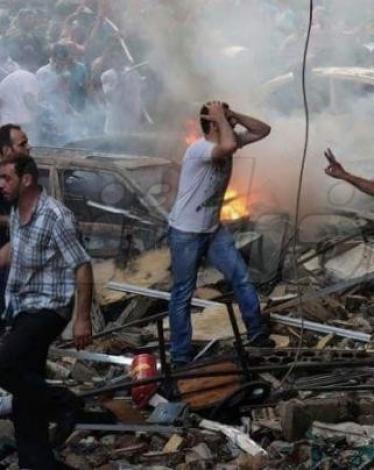 قتل 46 شخصا وجرح أكثر من 230 في غارات وقصف صاروخي على الأحياء المحاصرة شرقي حلب أمس الخميس، بينما تحدث الدفاع المدني عن عشرات الجثث الملقاة في شوارع هذه الأحياء دون انتشالها، بينما يحاول مقاتلو الفصائل التصدي لهجمات قوات النظام والمليشيات المتحالفة معه.  