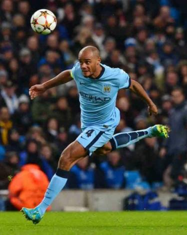 مدافع وقائد فريق مانشستر سيتي الإنجليزي البلجيكي فينسنت كومباني