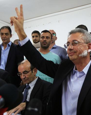 قال الدكتور مصطفى البرغوثي، الامين العام لحركة المبادرة الوطنية الفلسطينية إنه لم يعد هناك أي مبرر على الاطلاق للاستمرار في تأجيل الاحالة الى محكمة الجنايات الدولية بشأن ملف الاستيطان وكافة جرائم الحرب التي ترتكبها حكومة اسرائيل. وأضاف البرغوثي، في تصريح 