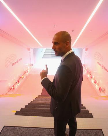 bayern-pep-minich-guardiola-tunnel-entrance-pitch-bayern-arena-allianz