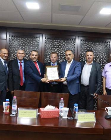 الكلية العصرية الجامعية تكرم الشاعر مراد السوداني