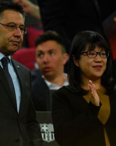 ماذا يكسب فالنسيا من فوز برشلونة بلقب الليغا؟