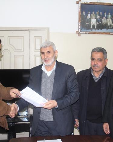 بلدية رفح توقع اتفاق بدء العمل بإنشاء حديقة شاطئية