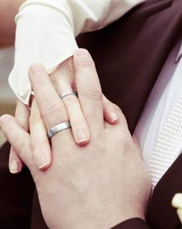 مليونير أمريكي يكتشف أنه متزوج من حفيدته.. ماذا قرر؟