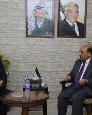 الحساينة يستقبل مدير بعثة الصليب الأحمر الدولية بغزة