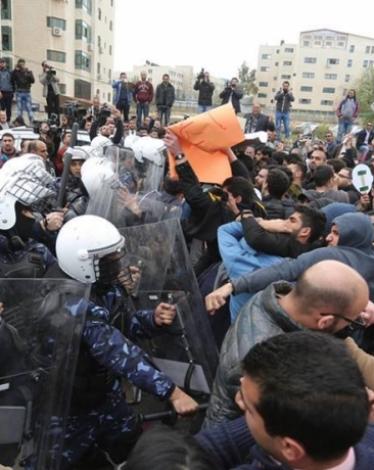  أجهزة الضفة تعتقل 3 من أنصار حماس وتستدعي 7