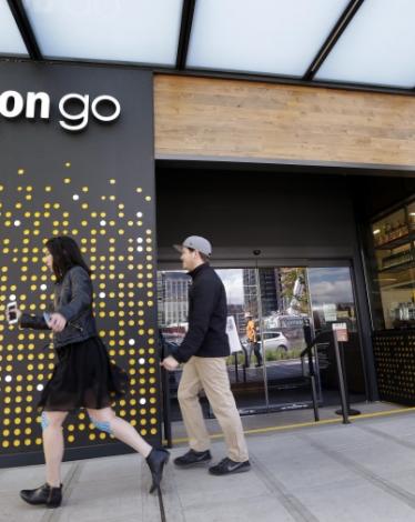 BN-WB205_379CM_OR_20171109030825-768x505