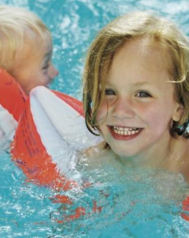 أضرار مطهرات حمام السباحة