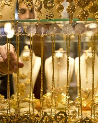 الذهب يهبط مع صعود الدولار والأسهم الأوروبية