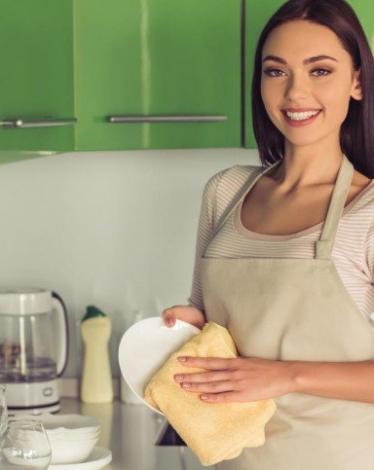 4 أشياء لا تغفلي عن تنظيفها في المطبخ
