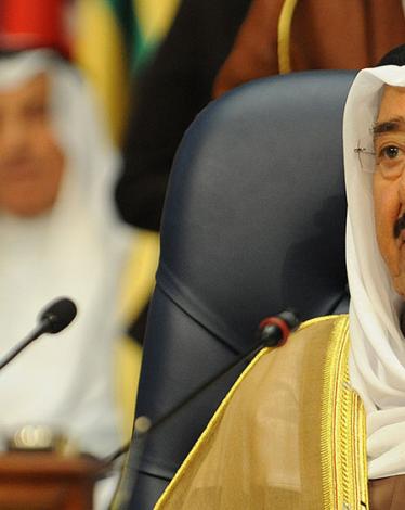 أمير الكويت يحذر من تصعيد محتمل بالأزمة الخليجية