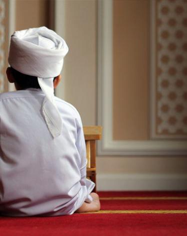 علمي طفلك أهمية الصلاة وكيفية الخشوع فيها