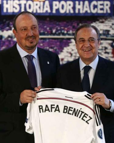 2048x1536-fit_rafael-benitez-pose-florentino-perez-lors-presentation-3-juin-2015
