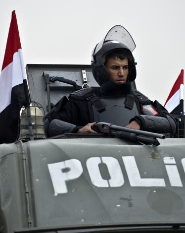 مقتل 6 من رجال الشرطة في انفجار 