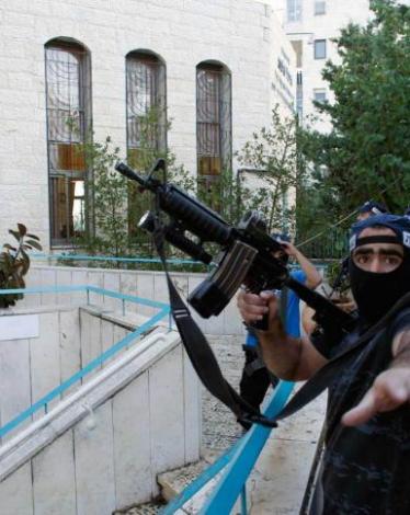 اعتقال مقدسي بزعم حيازته سلاحًا