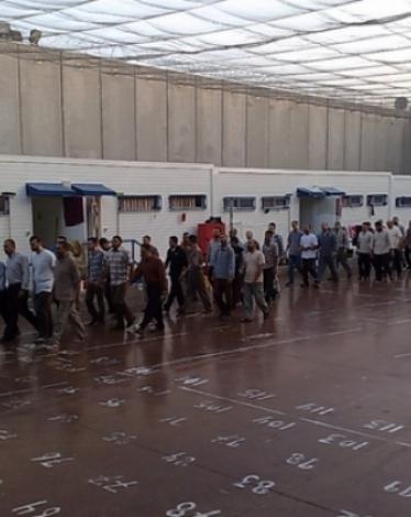 سجانون يعتدون على الشقيقين المضربين "بلبول"