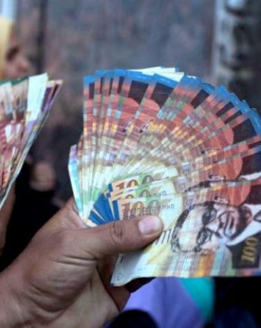 صرف رواتب موظفي السلطة الثلاثاء