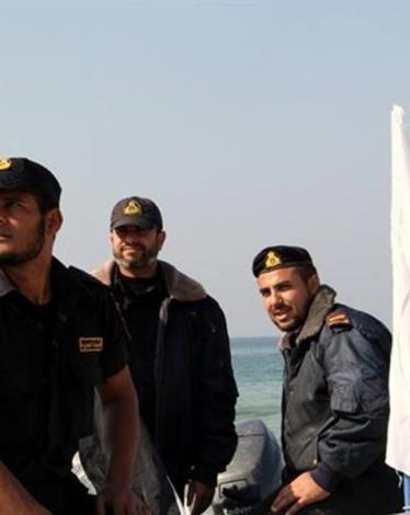 ضبط جهاز الشرطة البحرية صباح اليوم الأحد 330 كيلوغراماً من السمك الفاسد في 