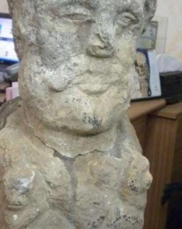 ضبط تمثال روماني بالخليل