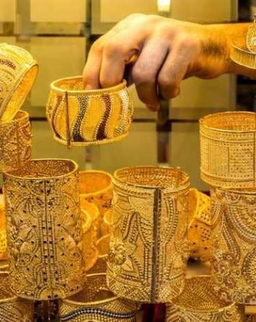الذهب يتراجع مع ارتفاع الدولار