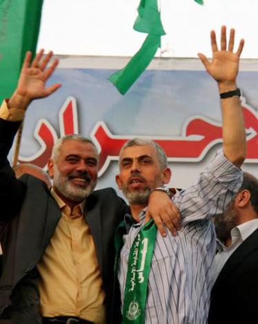 12167954_872609526149956_758091348_n