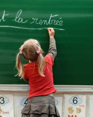 دعوة المدارس الفرنسية في العالم للإضراب بسبب خفض النفقات   