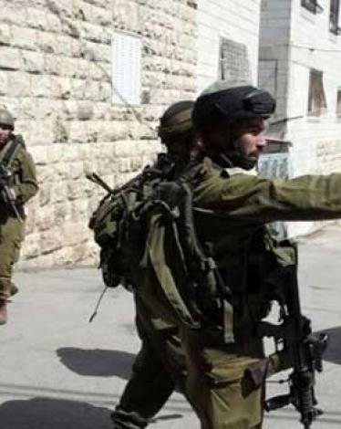 القدس: أعداد كبيرة من جنود وآليات الاحتلال تقتحم العيسوية