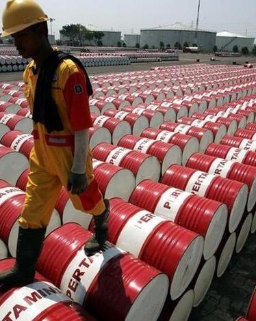 تباينت أسعار النفط مع ترقب المستثمرين دخول خطة 