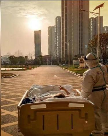 طبيب ومريض وشمس.. قصة صورة