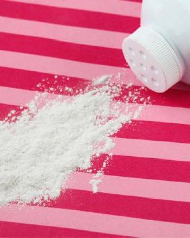 1442127048_header_image_the-many-uses-of-baby-powder-fustany-beauty-skincare-main-image