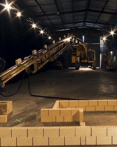 روبوت يبني منزلا بأكمله في يومين فقط!