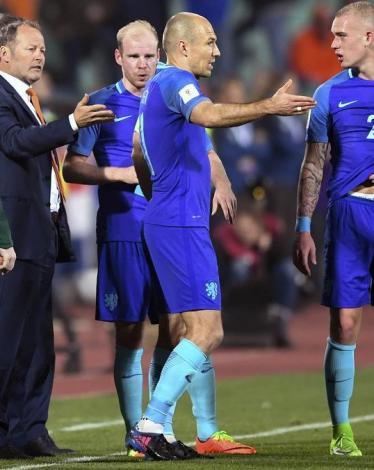 بعد "انتكاسة التصفيات".. هولندا تجد "كبش الفداء"