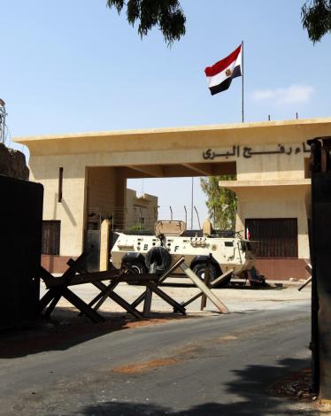 يديعوت: مصر تفتح معبر رفح مع غزة في سبتمبر المقبل