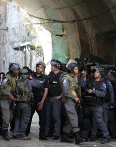 الاحتلال يعيق خروج مواطنة مصابة للعلاج من الأقصى