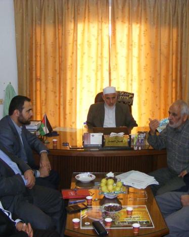 خلال لقاء نواب خانيونس برؤساء البلديات