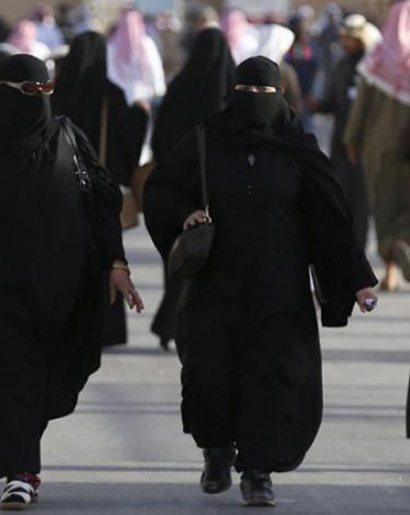 السعوديات يجدن فرصتهن في الكويت