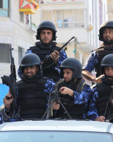 أكدت وزارة الداخلية والأمن الوطني في غزة أن اليد التي ستمتد للمساس بالحالة الأمنية ستوَاجه بكل حسم، ولن يشفع لها تنظيم ولا عائلة ولا عشيرة. وشددت في بيانٍ لها مساء اليوم الثلاثاء أنها ستطارد وتلاحق وتضبط كل من ارتكب جريمة أياً كان وأينما كان، ونقدمهم للعد