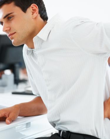 4 عادات ضارة تسبب آلام الظهر وسبل تجنبها