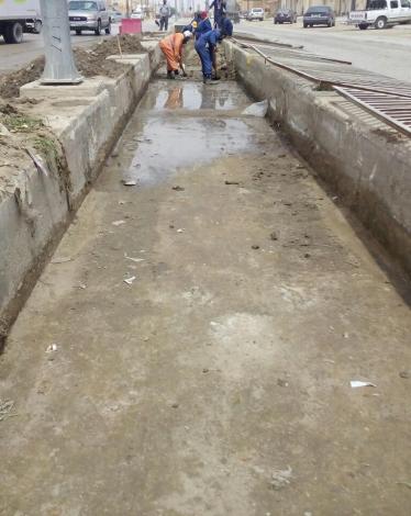 نقابات العمال تنعى عاملا توفي بانهيار حفرة صرف مياه