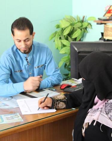 الجمعية الاسلامية بخان يونس توزع كفالات نقدية للأيتام