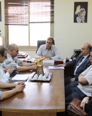 المدير التنفيذي للجمعية الخيرية المتحدة للأراضي المقدسة يزور جامعة خضوري