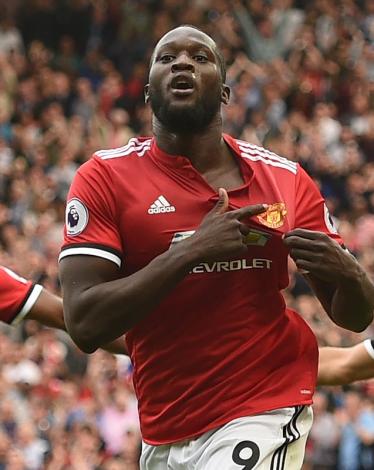 لوكاكو يكتشف نفسه في دور جديد