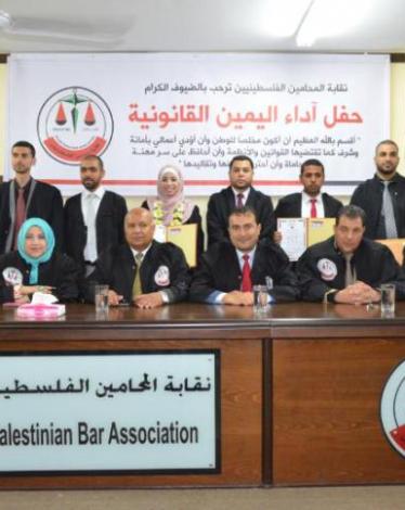 خلال أداء المحامون اليمين القانونية