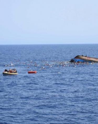 إنقاذ مهاجرين في عرض البحر