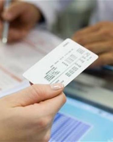 قطامي يؤكد حرص الحكومة على تحسين الخدمات للفئات المهمشة