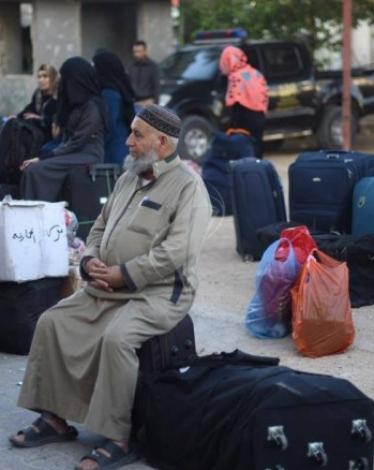 المسافرون عبر معبر رفح