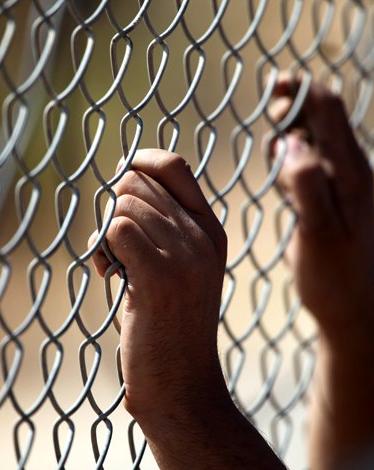 حمدونة: حقائق عجيبة يعيشها الأسرى في داخل السجون