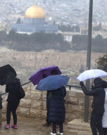 قال الرّاصد الجوي أيمن المصري، أن منخفضًا جويًا قادمًا خلال الساعات القادمة نحو فلسطين، وأن المنخفض يتشكل الآن في جزيرة قبرص.  وبيّن خلال حديثـه، لـ