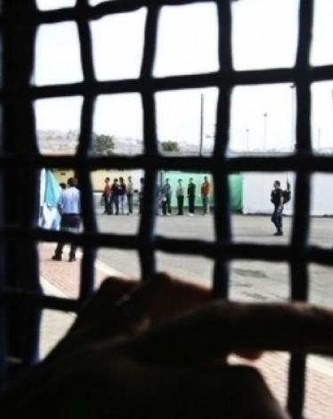 الاحتلال يصدر 43 أمر اعتقال إداري بحقّ أسرى بينهم سيدة